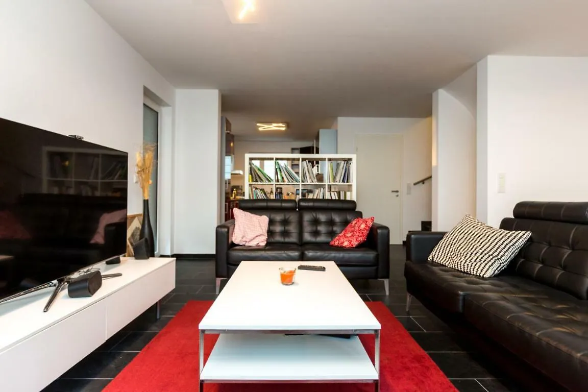 House In Cologne Apartment Homestay